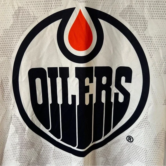Edmonton Oilers NHL‎ Street Promo Dry Fit Shirt Size Small 28 - Picture 3 of 11